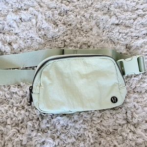Lululemon Everywhere Belt Bag